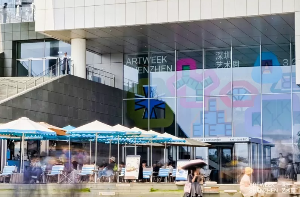 2026年迪拜艺博会调整展期、第三届深圳艺术周开启、皮力任融美术馆馆长、川美首届“X绘画奖”揭晓、UCCA OneM当代艺术中心明年开放、湖北省博物馆发布参观拥挤度报告