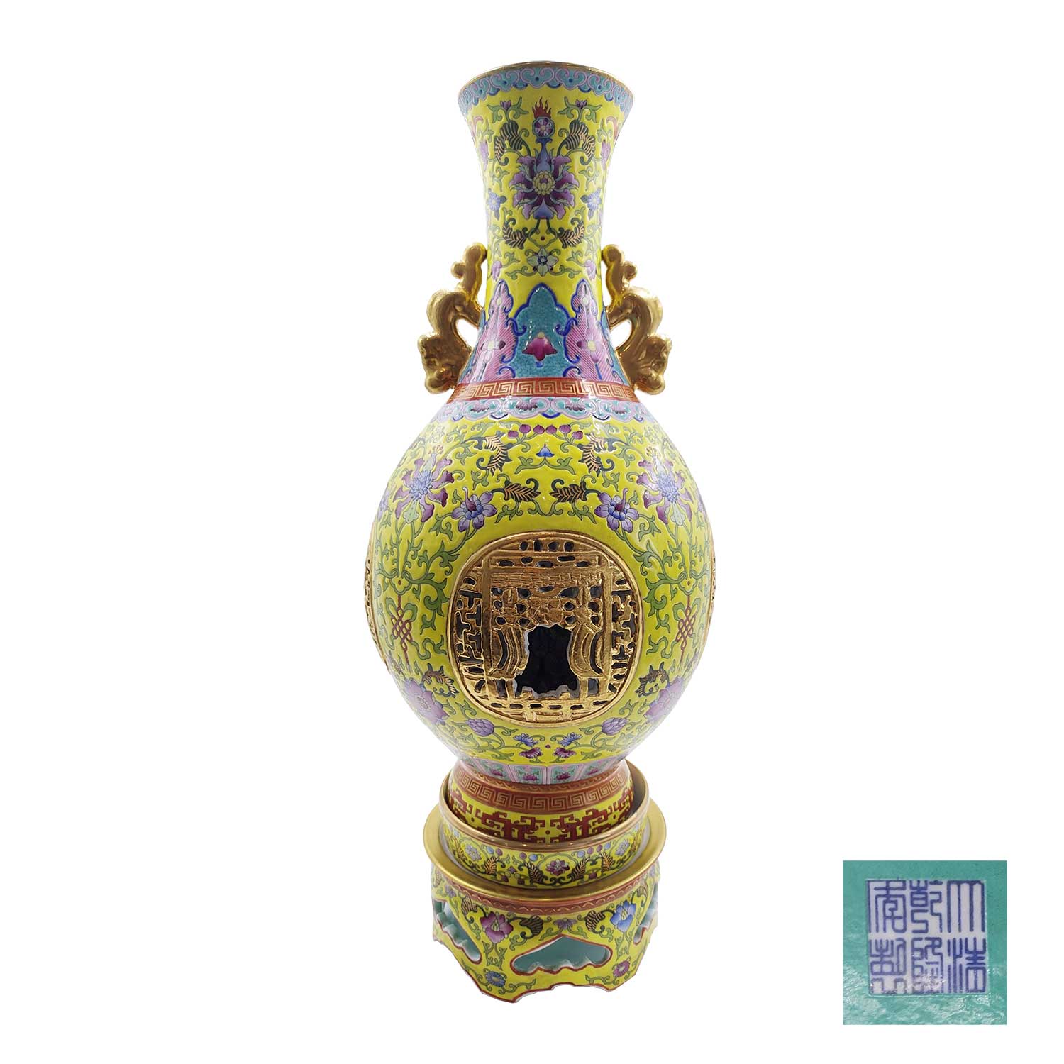 乾隆款洋彩鏤空轉心雙耳觀音瓶